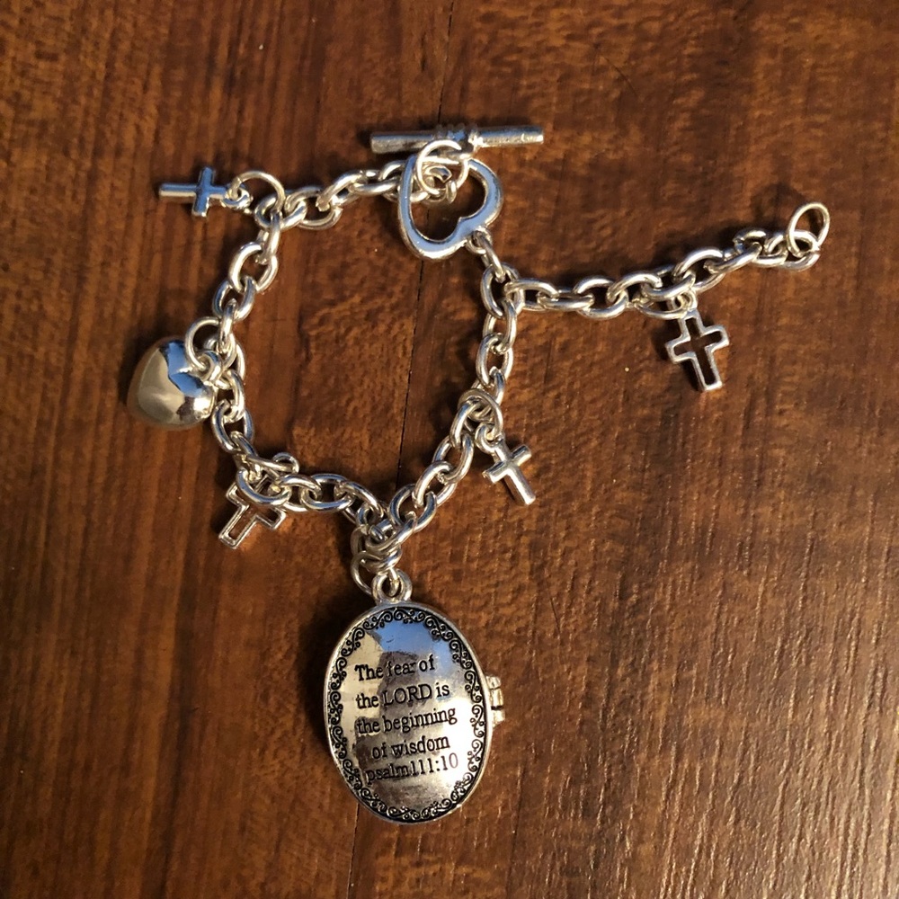 Gorgeous vintage Christian locket charm bracelet - Picture 5 of 5